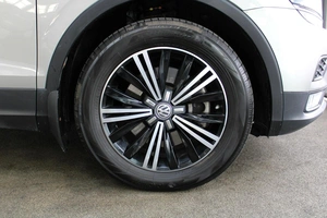 Внедорожник Volkswagen Tiguan 2016 года, 2450000 рублей, Красноярск