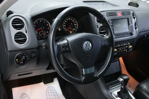 Внедорожник Volkswagen Tiguan 2010 года, 1248000 рублей, Солонцы