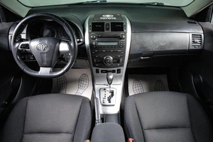 Седан Toyota Corolla 2011 года, 969000 рублей, Сургут