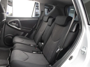 Внедорожник Toyota RAV4 2010 года, 1411000 рублей, Омск