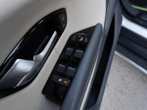 Внедорожник Land Rover Range Rover Evoque 2017 года, 2999000 рублей, Саратов