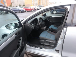 Седан Volkswagen Jetta 2013 года, 1090000 рублей, Железногорск