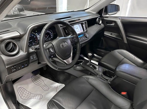 Внедорожник Toyota RAV4 2017 года, 2597000 рублей, Красноярск