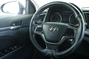 Седан Hyundai Elantra 2018 года, 1719000 рублей, Омск