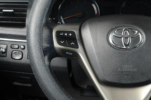 Седан Toyota Avensis 2011 года, 999000 рублей, Тюмень