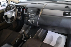 Седан Nissan Tiida 2011 года, 699000 рублей, Омск