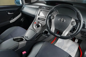 Лифтбек Toyota Prius 2013 года, 1279000 рублей, Тюмень