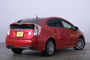 Лифтбек Toyota Prius 2013 года, 1239000 рублей, Омск