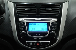 Хетчбэк Hyundai Solaris 2012 года, 1039000 рублей, Омск