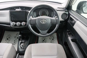Седан Toyota Corolla Axio 2013 года, 1039000 рублей, Красноярск