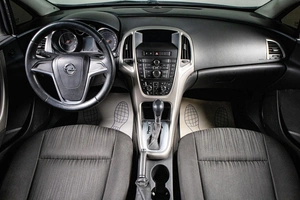 Хетчбэк Opel Astra 2011 года, 649000 рублей, Сургут