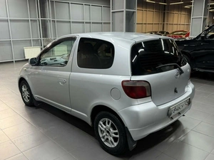 Хетчбэк Toyota Vitz 2001 года, 347000 рублей, Красноярск