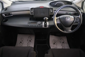 Минивэн Honda Freed 2012 года, 1159000 рублей, Омск