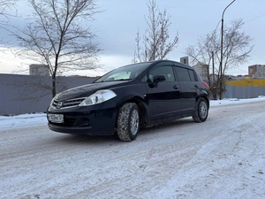 Хетчбэк Nissan Tiida 2010 года, 750000 рублей, Красноярск