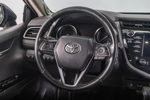 Седан Toyota Camry 2019 года, 3199000 рублей, Томск