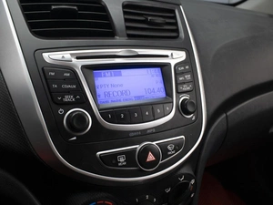 Хетчбэк Hyundai Solaris 2013 года, 1010000 рублей, Омск