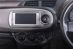 Хетчбэк Toyota Vitz 2013 года, 739000 рублей, Томск