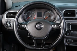 Седан Volkswagen Polo 2016 года, 839000 рублей, Тюмень