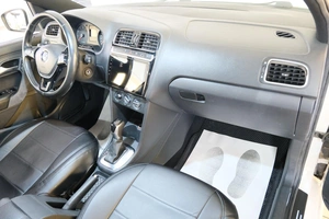 Седан Volkswagen Polo 2010 года, 599000 рублей, Омск