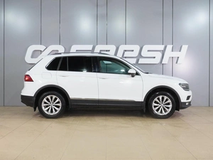 Внедорожник Volkswagen Tiguan 2017 года, 2349000 рублей, Воронеж