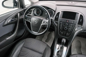 Седан Opel Astra 2014 года, 929000 рублей, Красноярск