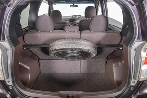 Минивэн Toyota Spade 2015 года, 949000 рублей, Томск