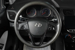 Седан Hyundai Solaris 2013 года, 479000 рублей, Тюмень