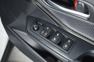 Внедорожник Toyota C-HR 2018 года, 2150000 рублей, Красноярск