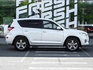 Внедорожник Toyota RAV4 2012 года, 1599000 рублей, Волгоград