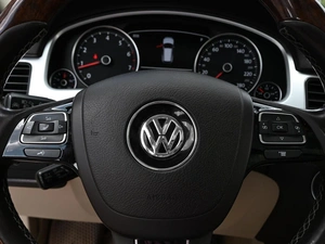 Внедорожник Volkswagen Touareg 2012 года, 2179000 рублей, Волгоград