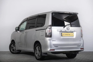 Минивэн Toyota Voxy 2008 года, 1329000 рублей, Томск