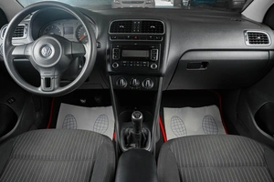 Седан Volkswagen Polo 2011 года, 699000 рублей, Тюмень