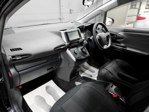 Минивэн Toyota Wish 2011 года, 1195000 рублей, Красноярск