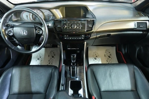 Седан Honda Accord 2017 года, 1919000 рублей, Омск