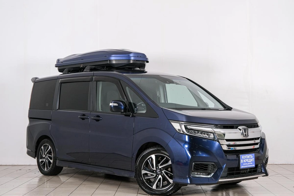 Минивэн Honda Stepwgn Spada 2018 года, 2239000 рублей, Красноярск
