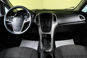Хетчбэк Opel Astra 2011 года, 709000 рублей, Челябинск