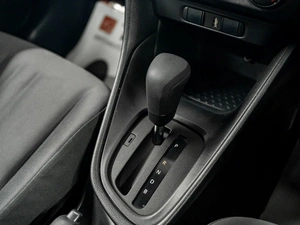 Хетчбэк Toyota Yaris 2020 года, 1075000 рублей, Красноярск