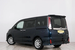 Минивэн Toyota Noah 2019 года, 2199000 рублей, Красноярск