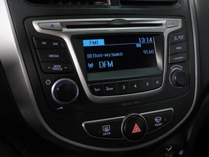 Седан Hyundai Solaris 2015 года, 1099000 рублей, Красный Пахарь