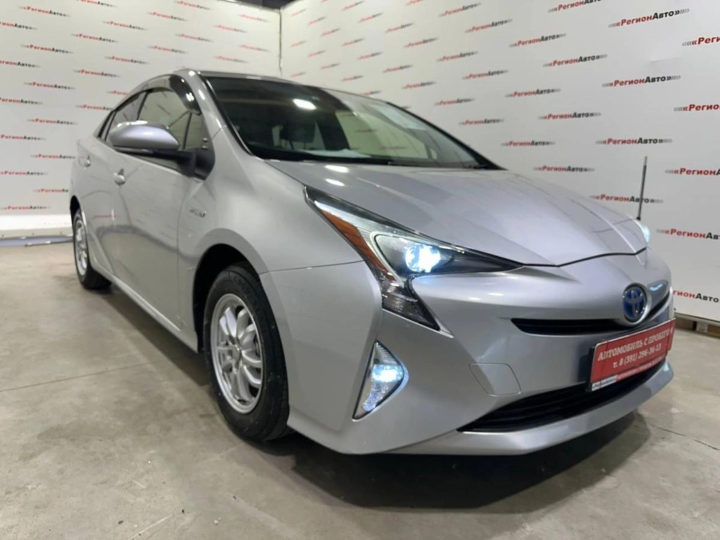 Лифтбек Toyota Prius 2016 года, 1295000 рублей, Красноярск