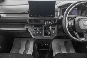Минивэн Honda Stepwgn 2022 года, 2989000 рублей, Барнаул