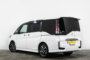 Минивэн Honda Stepwgn 2018 года, 2449000 рублей, Сургут
