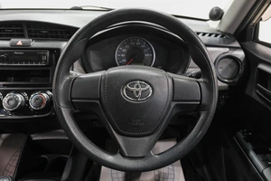 Седан Toyota Corolla Axio 2013 года, 1199000 рублей, Новокузнецк