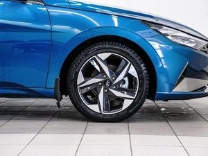 Седан Hyundai Elantra 2021 года, 1830000 рублей, Красноярск