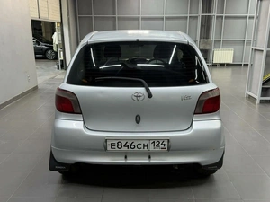 Хетчбэк Toyota Vitz 2001 года, 347000 рублей, Красноярск