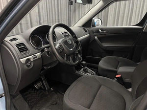 Внедорожник Skoda Yeti 2013 года, 950000 рублей, Красноярск