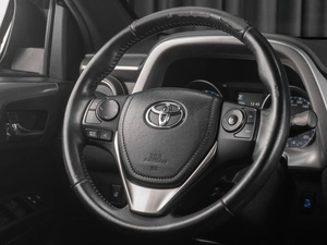 Внедорожник Toyota RAV4 2017 года, 3049000 рублей, Тюмень