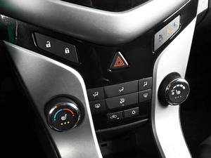 Седан Chevrolet Cruze 2011 года, 629000 рублей, Аксай