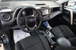 Внедорожник Toyota RAV4 2017 года, 2319000 рублей, Омск