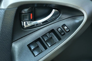 Внедорожник Toyota RAV4 2010 года, 1499000 рублей, Омск